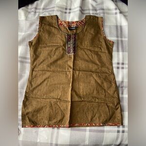 Khushboo Tan Red Short Sleeve Top Size XL KIDS